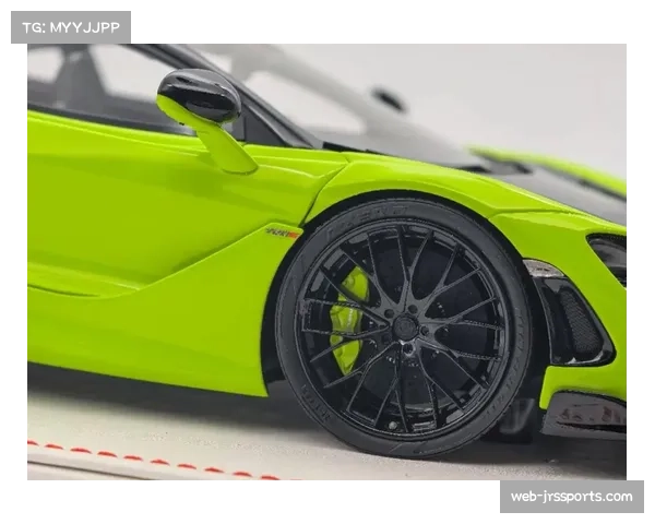 Open AI CEO萨姆·奥特曼现身迈凯伦维修区观战排位赛