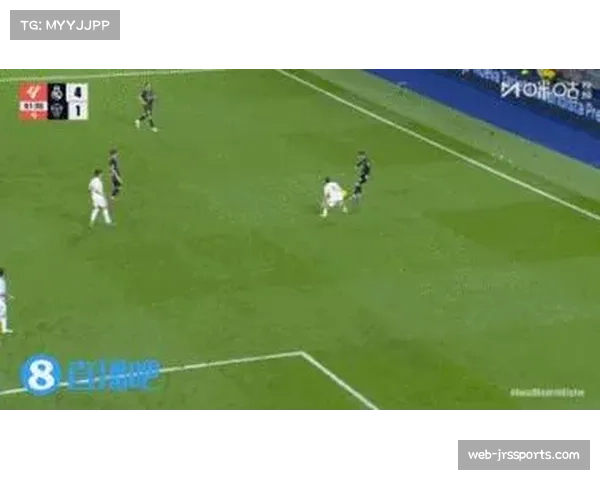 诺伊尔失误送礼，居莱尔远程吊射破门创欧冠最年轻纪录